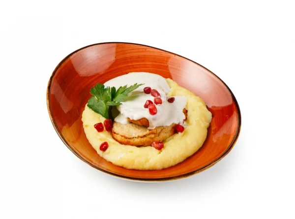 Щучьи котлетки с картофельным пюре и сливочным соусом
