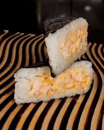 Онигири с креветкой