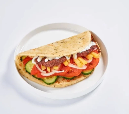 Гирос с говяжьей котлетой