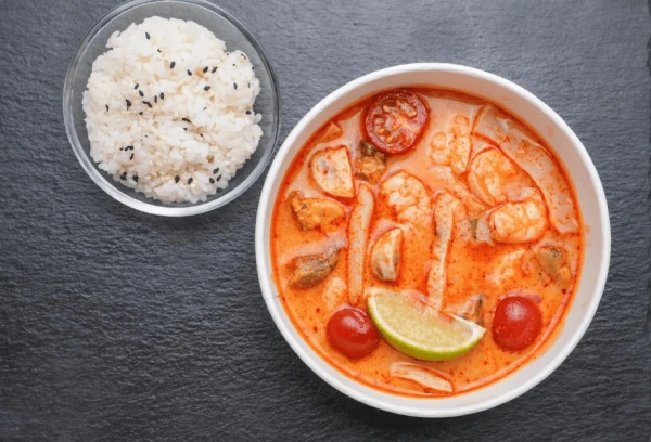 Том Ям с курицей и креветками 