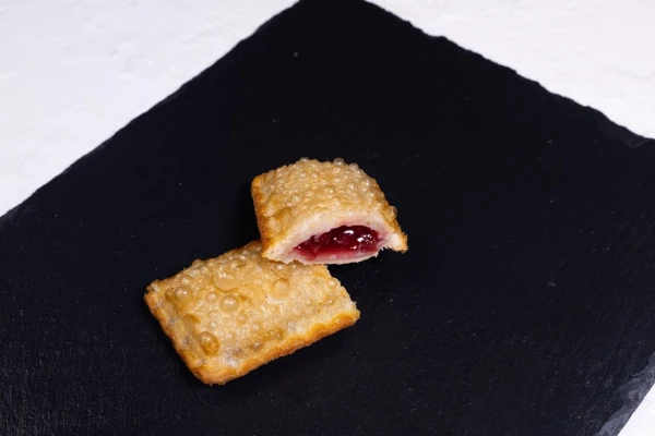 Пирожок с вишней