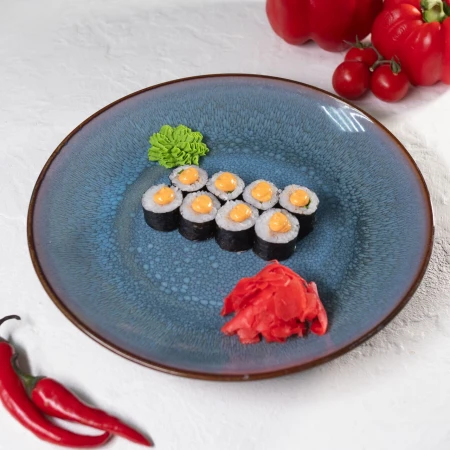 Классический ролл с тунцом и зелёным луком 