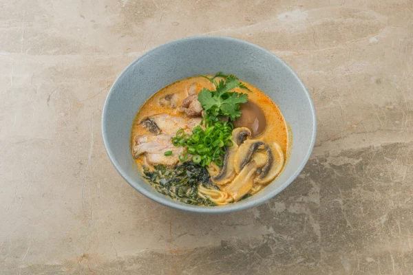 Рамен Том-ям с курицей