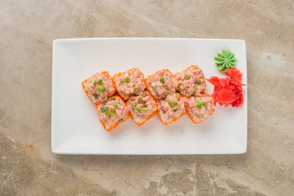 Ролл с тартаром из тунца и юдзу