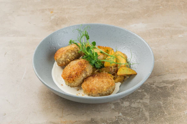 Биточки из индейки с жареным картофелем