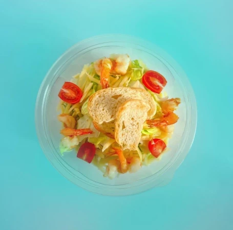 Салат Цезарь с креветками