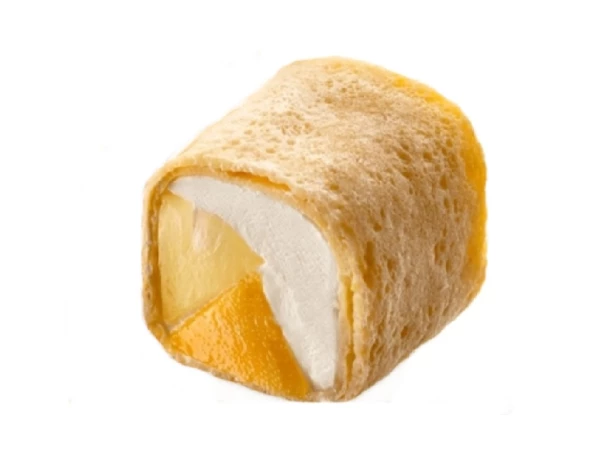 Сладкий ролл с манго и персиком