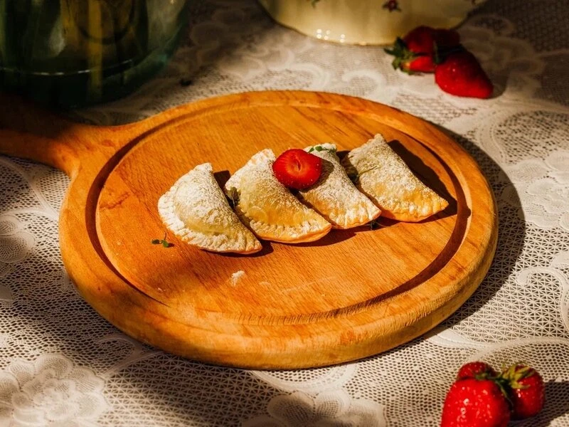 Сладкие чебуреки с яблоком