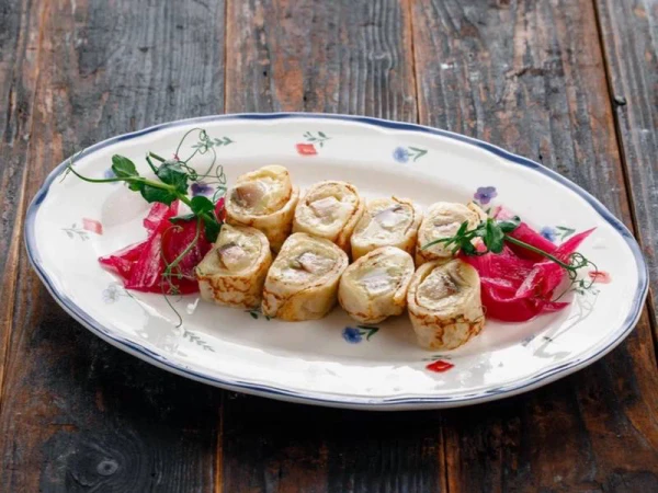 Блинный ролл с картофелем и сельдью