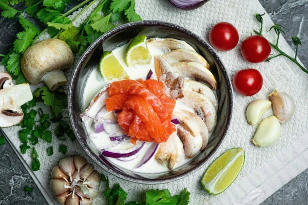 Том Кха / лосось