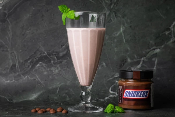Коктейль сникерс