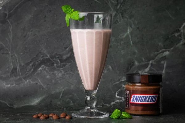 Коктейль сникерс