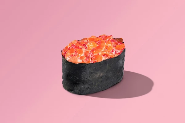 Гункан с лососем