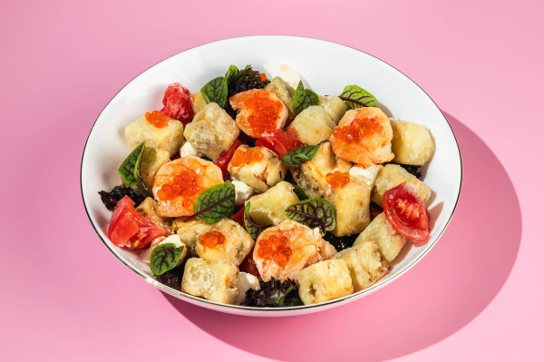 Салат с креветкой и баклажаном