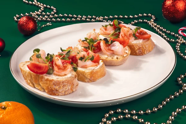 Брускетта с креветками 