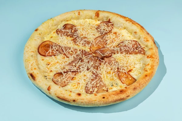 Пицца сырная с грушей 