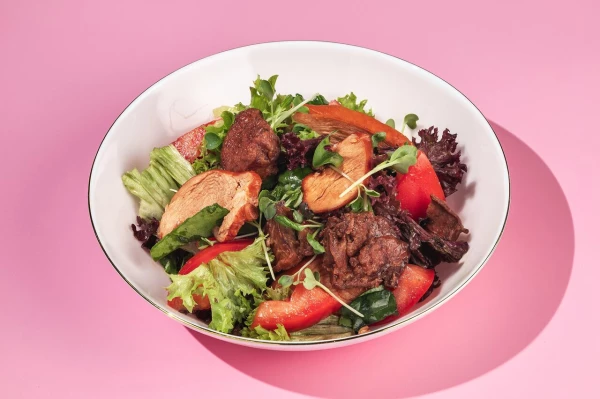 Салат с куриной печенью