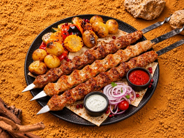 Ассорти из Люля кебаб с овощами