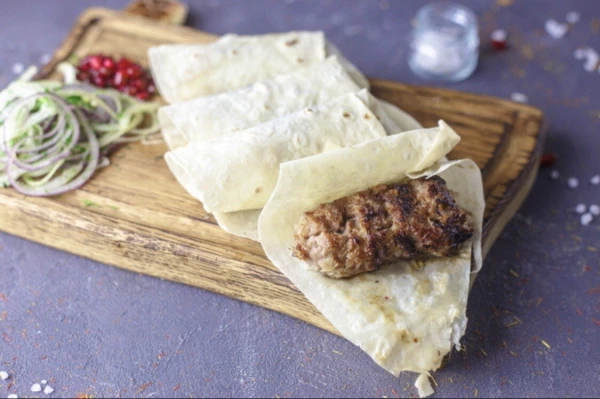 Люля кебаб из баранины в лаваше