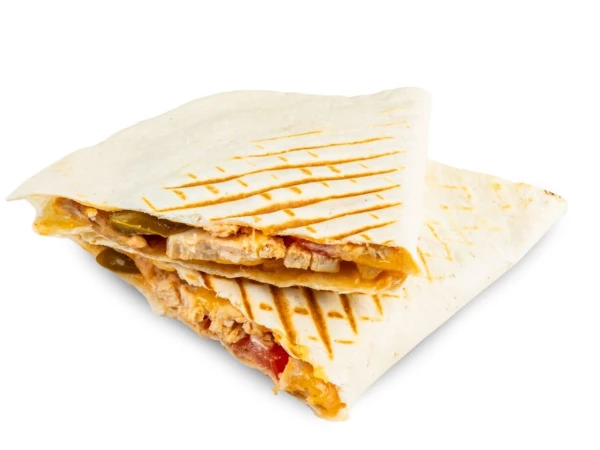 Кеса с цыпленком и халапеньо