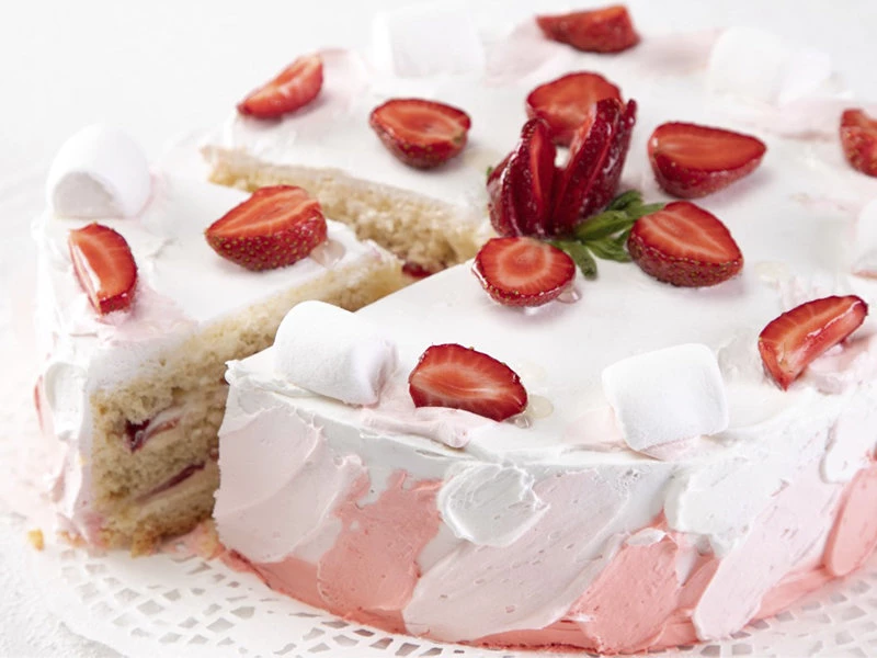 Торт Бисквитный с клубникой (2000 гр)