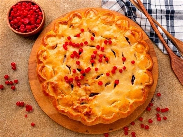 Сладкий пирог с творогом и клюквой