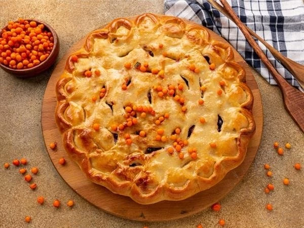 Сладкий пирог с творогом и облепихой