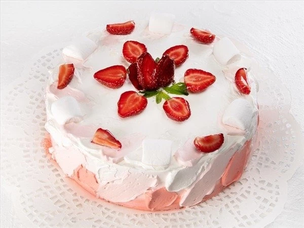 Торт Бисквитный с клубникой (2000 гр)