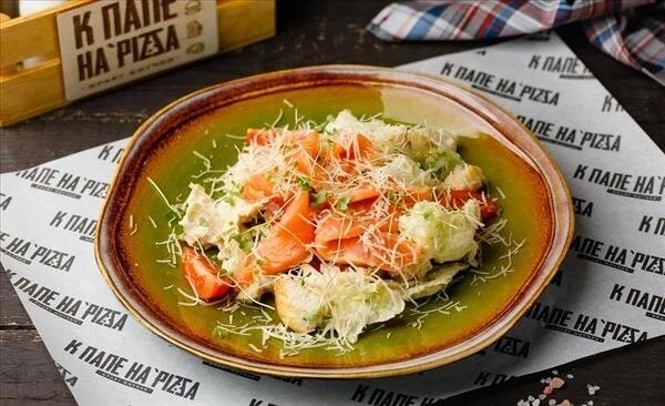 Цезарь с лососем 200г