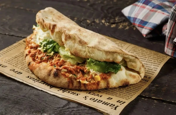 Пануццио с рваной свининой