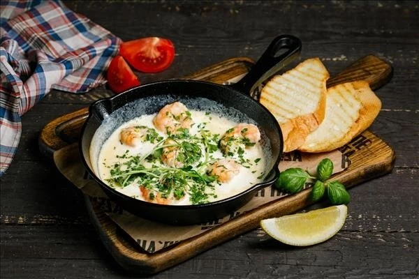 Креветки в сливочно-чесночном соусе