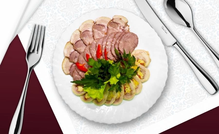 Ассорти из мясных рулетов