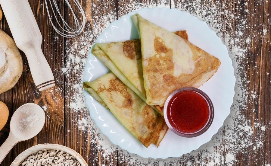 Блинчики с клубникой протертой