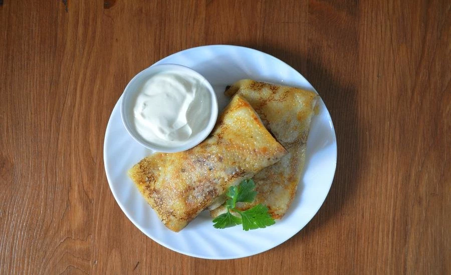 Блинчики с мясом и сметаной