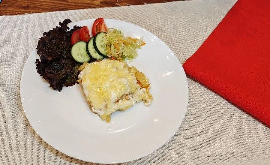 Горбуша, запеченная с овощами