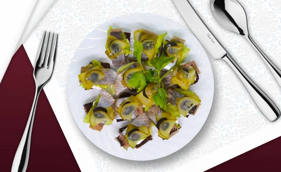 Мини-бутерброды с сельдью