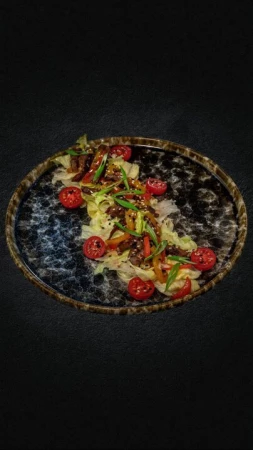 Теплый салат с телятиной