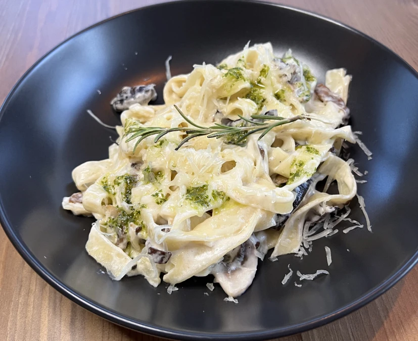 Паста с цыпленком и лесными грибами