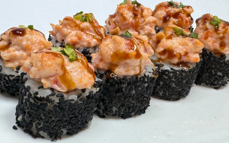 Запеченный ролл с курицей и томатом 