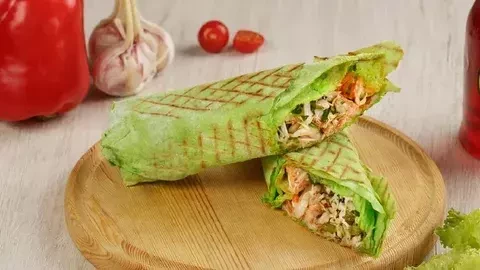 Шаурма в чесночном лаваше с Курицей