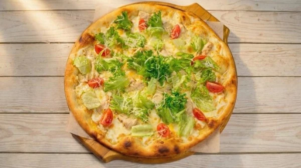 ЦЕЗАРЬ С КУРИЦЕЙ пицца