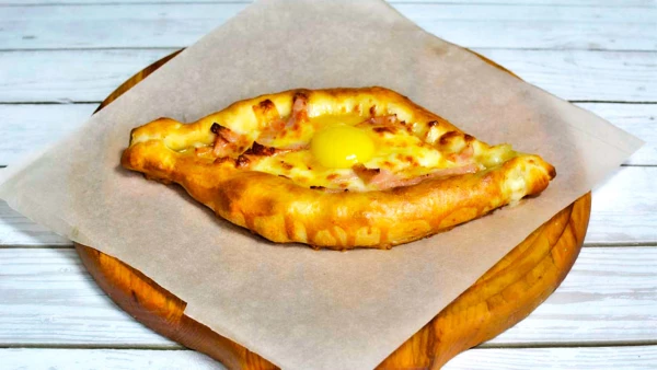 Хачапури по-Аджарски С ВЕТЧИНОЙ