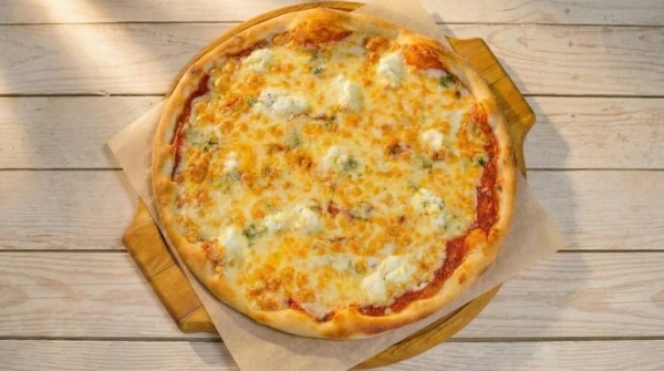 ЧЕТЫРЕ СЫРА пицца