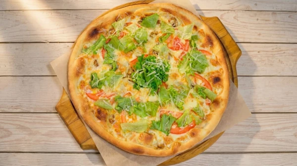 ЦЕЗАРЬ С КРЕВЕТКАМИ пицца