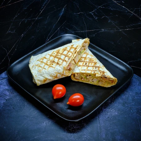 Шаверма BBQ с охотничьими колбасками (BBQ - барбекью)