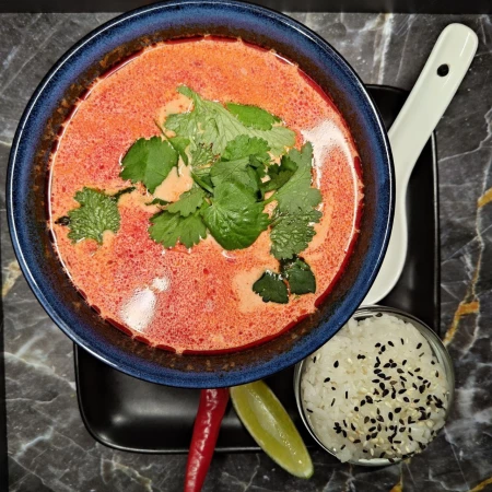 Том Ям с курицей и креветками