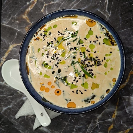 Сливочный суп с лососем/угрем/креветками (меню А)