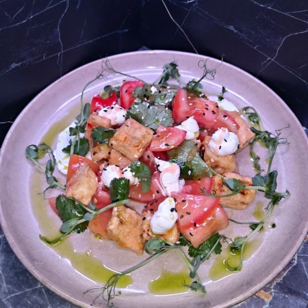 Салат с хрустящими баклажанами