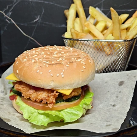 Chicken Burger + фри/айдахо + соус на выбор