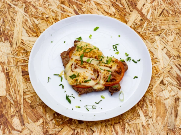 Свиная с томатом и сыром